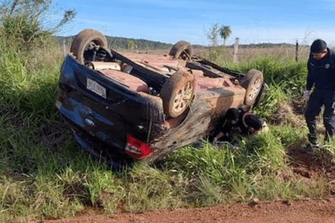 Suboficial de Policía muere en vuelco de automóvil en Caapucú