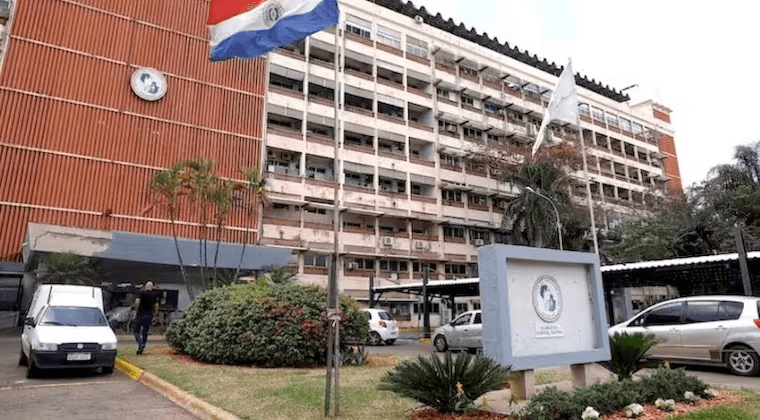 Descartan botulismo en joven fallecido y dos pacientes siguen en UTI tras 45 días