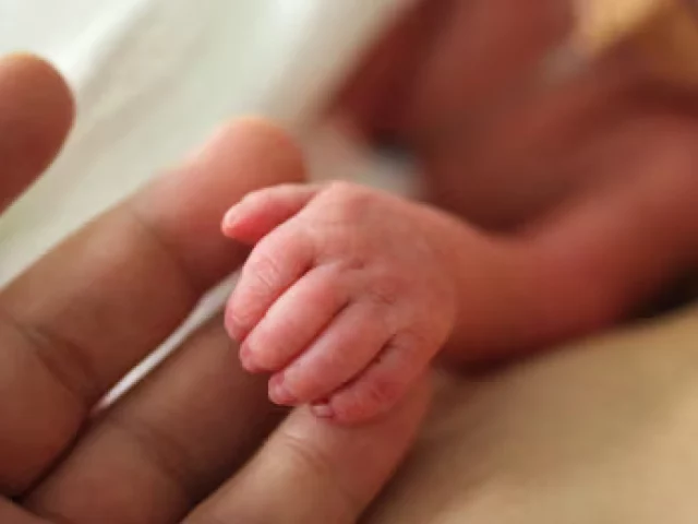 Madre denuncia que su bebé quedó ciego por presunta negligencia en el IPS de CDE