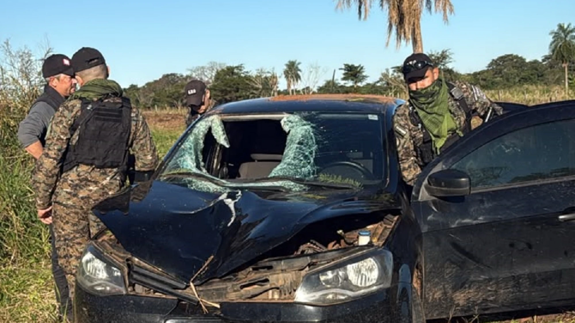 Hallan vehículo oculto en un matorral y complica a un policía por fatal atropellamiento Hallan vehículo oculto en un matorral y complica a un policía por fatal atropellamiento