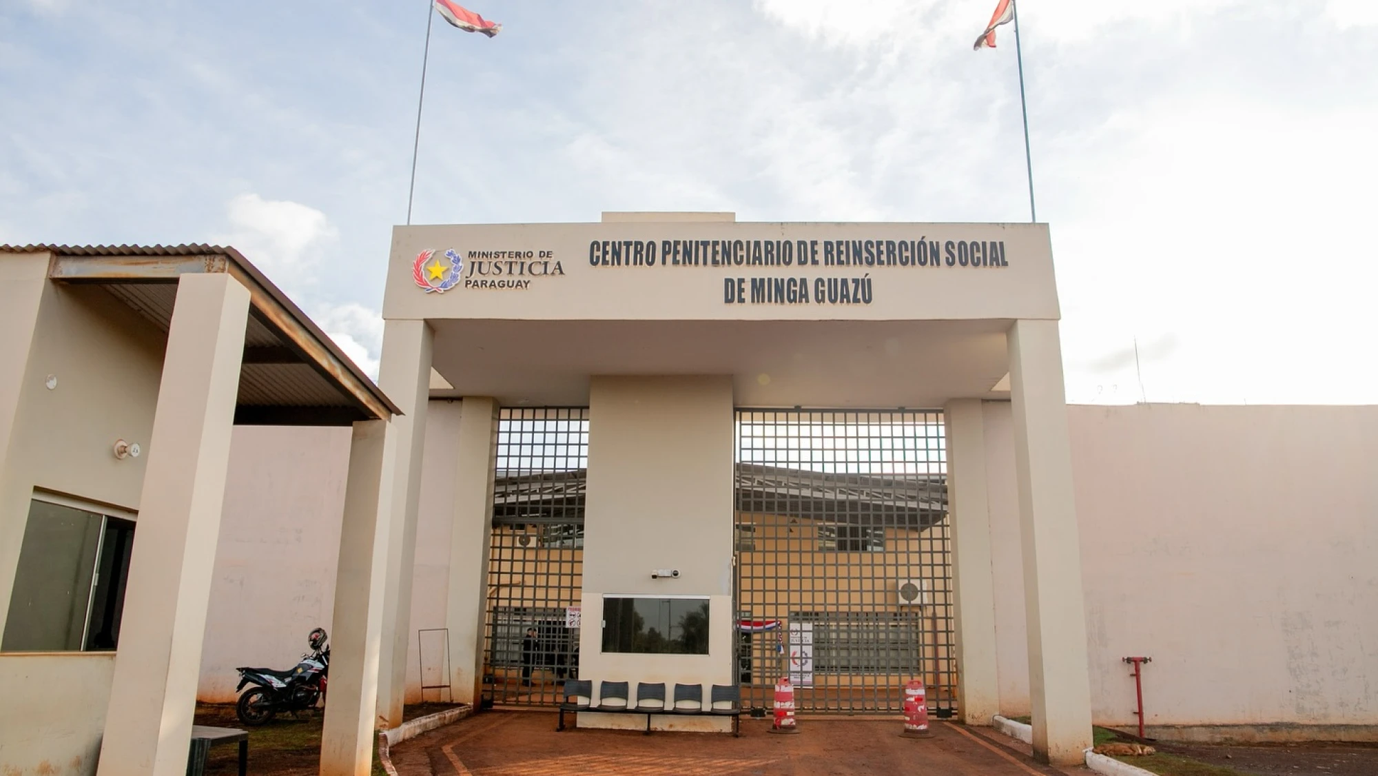 Intento de motín deja cuatro reclusos lesionados en el Centro de Reinserción Social de Minga Guazú Intento de motín deja cuatro reclusos lesionados en el Centro de Reinserción Social de Minga Guazú
