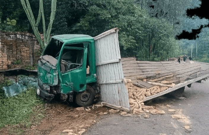 Obrero se arrojó de un camión tras quedar sin frenos y acabó falleciendo