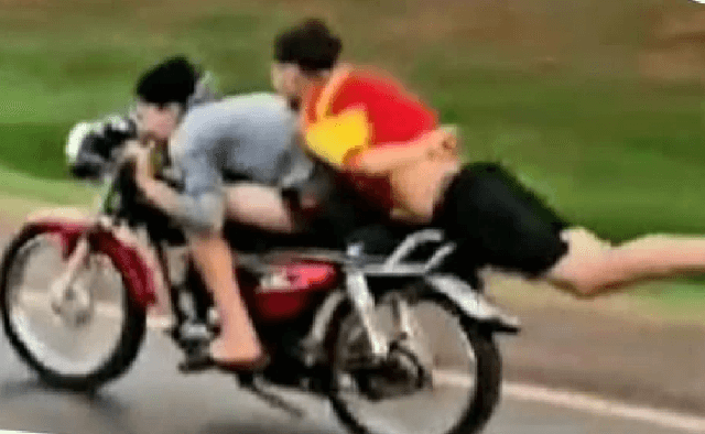 Político de Minga Guazú prometió una “pista de willy” a los motocas alocados Político de Minga Guazú prometió una “pista de willy” a los motocas alocados
