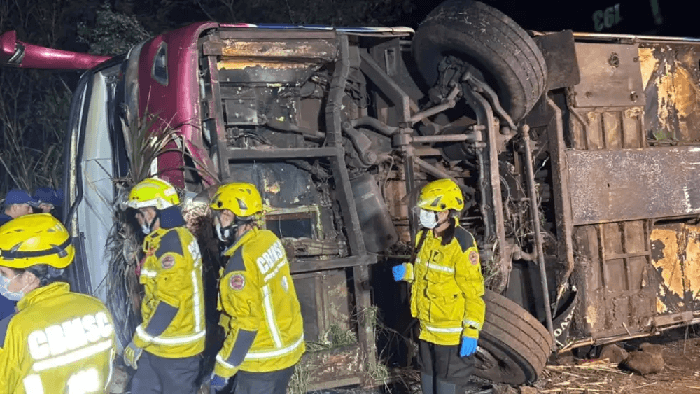 Imputan a choferes del bus donde murieron cuatro personas en Brasil Imputan a choferes del bus donde murieron cuatro personas en Brasil