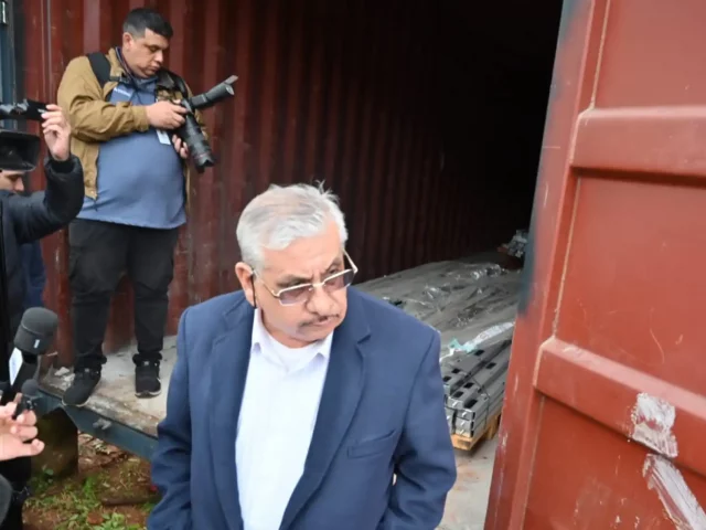 “Es una broma para Videomatch”, dice Fretes tras abrir un contenedor y no encontrar nada “Es una broma para Videomatch”, dice Fretes tras abrir un contenedor y no encontrar nada