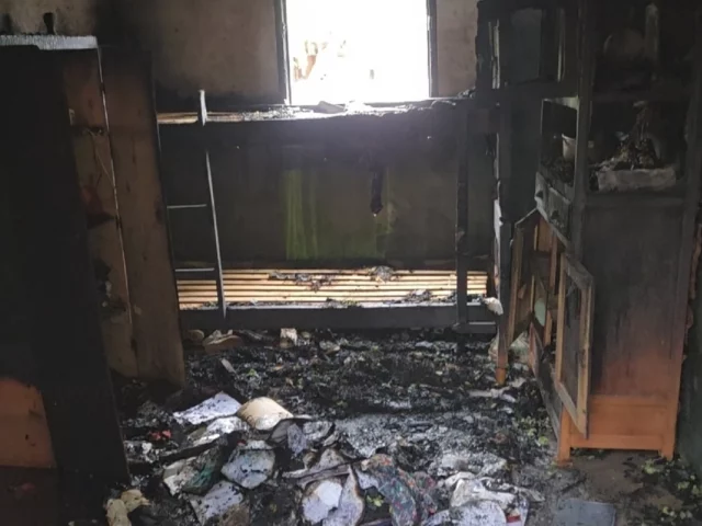 Familia veía el partido de Paraguay y un incendio consume la habitación de sus cinco hijos Familia veía el partido de Paraguay y un incendio consume la habitación de sus cinco hijos