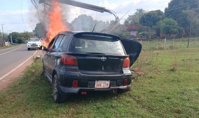Militar borracho choca contra una columna y su auto termina envuelto en llamas Militar borracho choca contra una columna y su auto termina envuelto en llamas