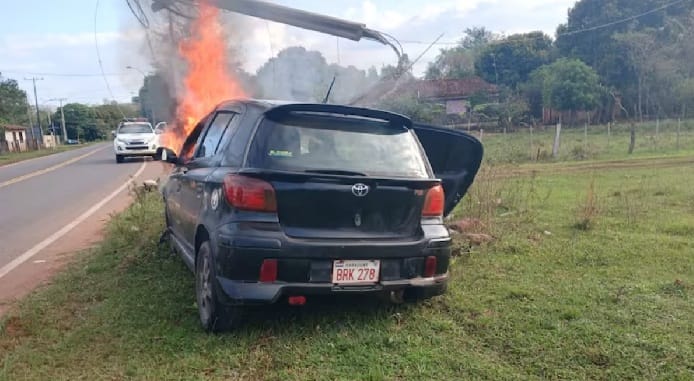 Militar borracho choca contra una columna y su auto termina envuelto en llamas Militar borracho choca contra una columna y su auto termina envuelto en llamas