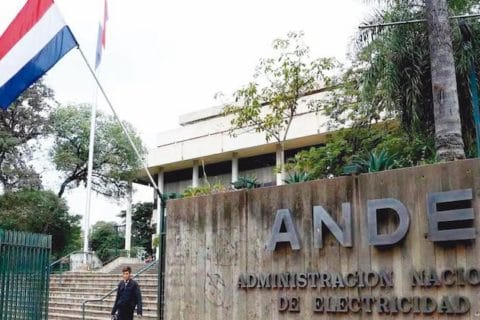 Exfuncionario de la ANDE estafó a clientes: cobraba y se quedaba con el dinero