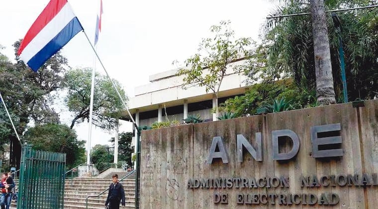 Exfuncionario de la ANDE estafó a clientes: cobraba y se quedaba con el dinero