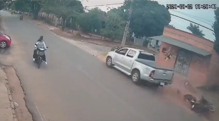 Violento choque a dos menores en moto en Curuguaty: conductor se dio a la fuga Violento choque a dos menores en moto en Curuguaty: conductor se dio a la fuga