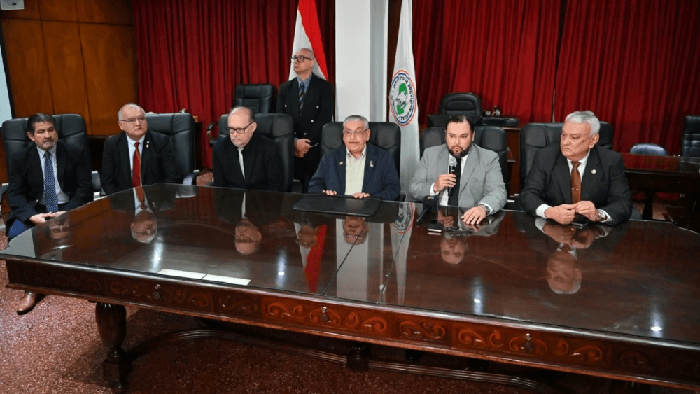 “No hay dinero”, dice Isaías Fretes sobre el IPS y refuerza: “Yo no soy Mandrake”
