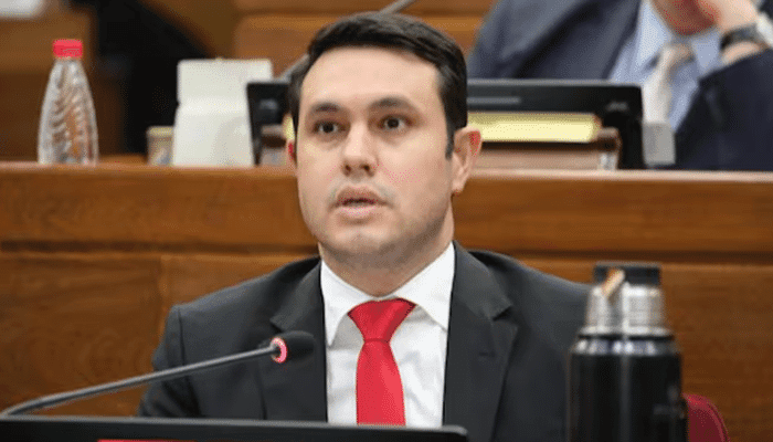 Lunes inicia juicio oral a Hernán Rivas por presunto título falso Lunes inicia juicio oral a Hernán Rivas por presunto título falso