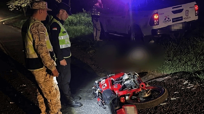 Choque entre dos motocicletas deja un fallecido y dos personas heridas en Yby Yaú Choque entre dos motocicletas deja un fallecido y dos personas heridas en Yby Yaú