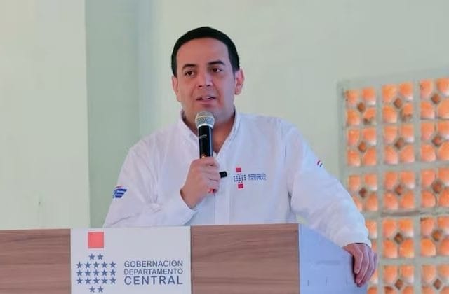 Ricardo Estigarribia oficializa su precandidatura presidencial Ricardo Estigarribia oficializa su precandidatura presidencial