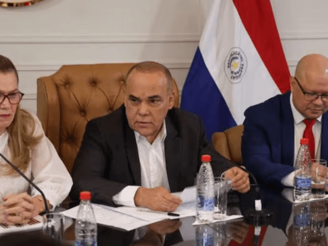 Renuncia masiva de médicos tras fracasar reunión con Bachi y Ministra de Salud