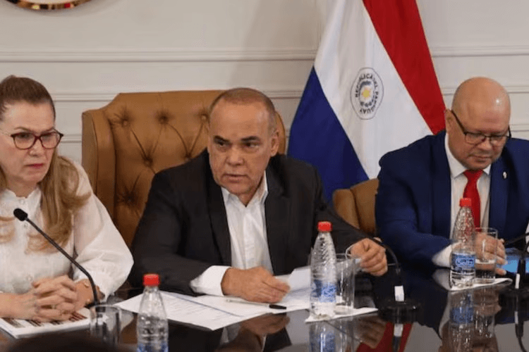 Renuncia masiva de médicos tras fracasar reunión con Bachi y Ministra de Salud