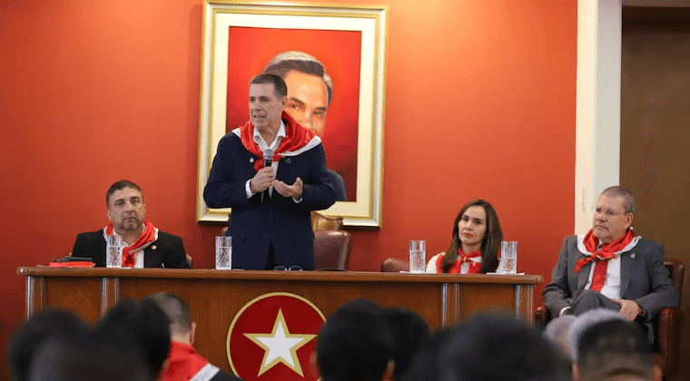 Decisión de Cartes de buscar reelección en la ANR trajo mucha alegría, dice Latorre Decisión de Cartes de buscar reelección en la ANR trajo mucha alegría, dice Latorre