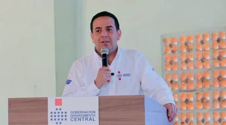 Ricardo Estigarribia oficializa su precandidatura presidencial Ricardo Estigarribia oficializa su precandidatura presidencial