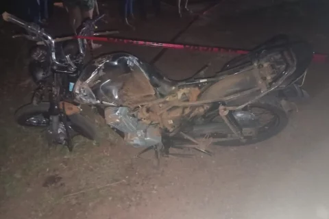 Joven y adolescente a bordo de motocicleta fallecen tras accidente sobre la ruta PY22