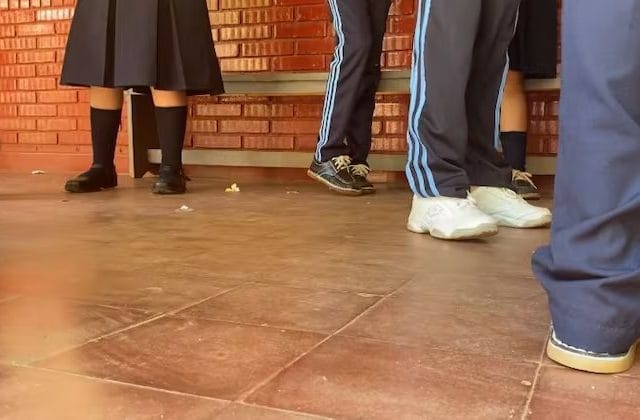 Acusan a docente por no ayudar a alumno que era acosado y que tomó una drástica decisión