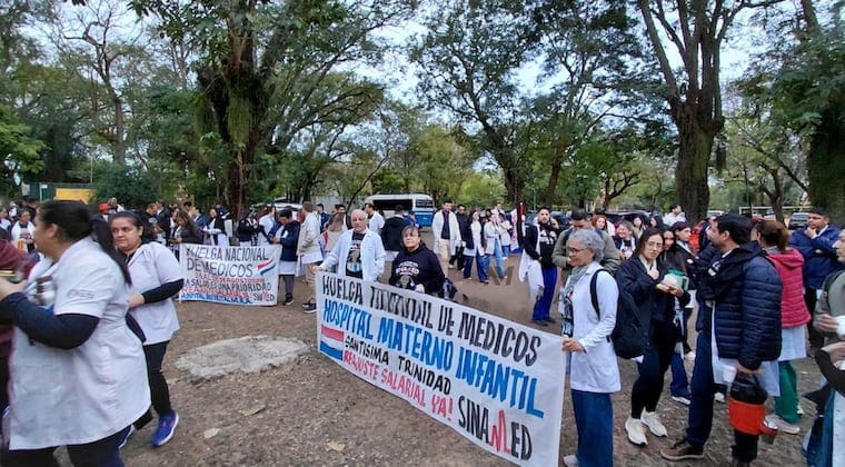 Médicos rechazan propuesta y llaman a nueva huelga Médicos rechazan propuesta y llaman a nueva huelga