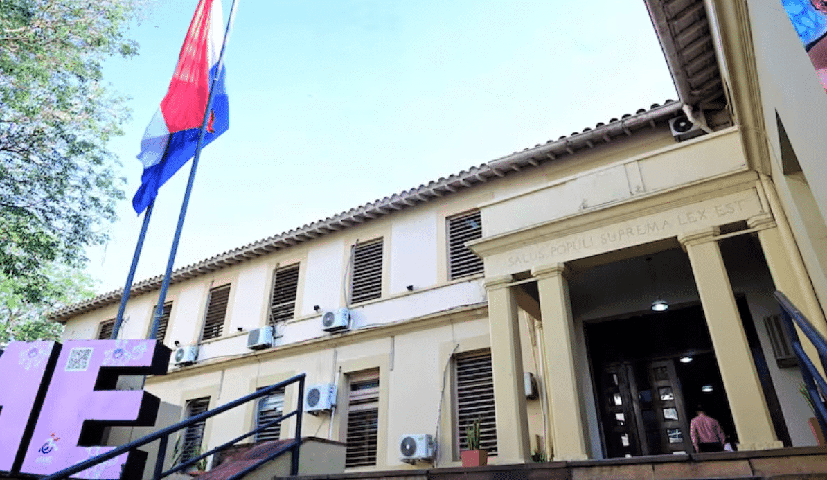 Salud rechaza renuncias de médicos especialistas