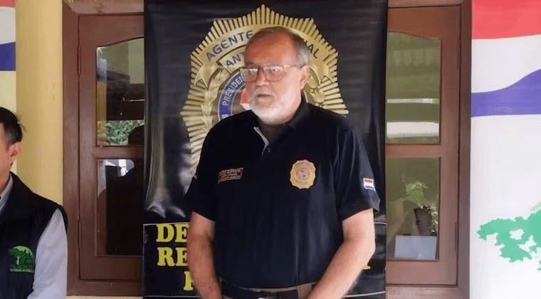 Se entrega exjefe de Senad buscado por caso filtración a Lalo