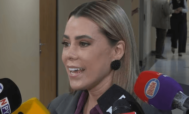 Senadora Lizarella Valiente también se siente “estafada” por Hernán Rivas y niega blindaje Senadora Lizarella Valiente también se siente “estafada” por Hernán Rivas y niega blindaje