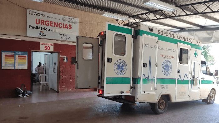 Trasladan a bebés de la sala de neonatología del hospital de Ciudad del Este por invasión de pulgas Trasladan a bebés de la sala de neonatología del hospital de Ciudad del Este por invasión de pulgas