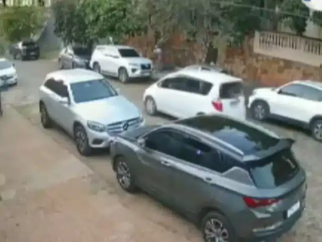 Una familia acusa a policías de robarles tras pedir auxilio por un asalto Una familia acusa a policías de robarles tras pedir auxilio por un asalto
