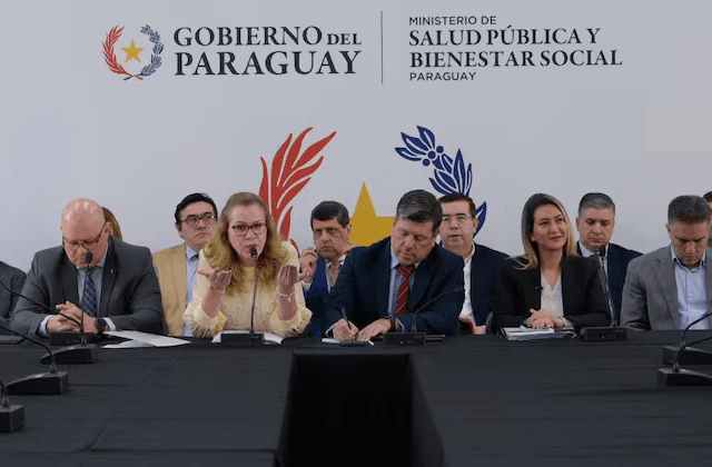 Eliminarán diferencias entre contratados y nombrados, médicos ganarán más, huelga se define hoy