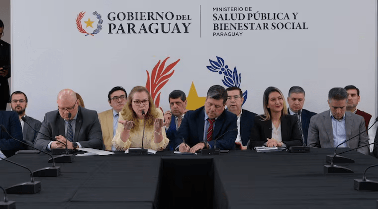 Eliminarán diferencias entre contratados y nombrados, médicos ganarán más, huelga se define hoy