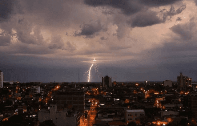 Alerta meteorológica: posibles tormentas fuertes en 5 departamentos esta tarde