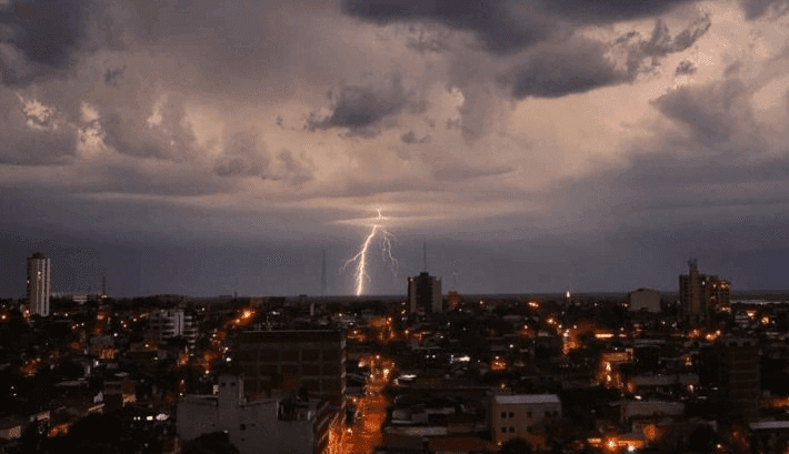 Alerta meteorológica: posibles tormentas fuertes en 5 departamentos esta tarde