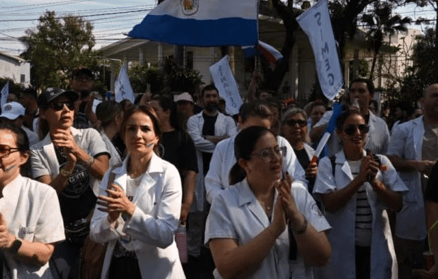 Mesa de crisis en Salud termina sin acuerdo con médicos Mesa de crisis en Salud termina sin acuerdo con médicos