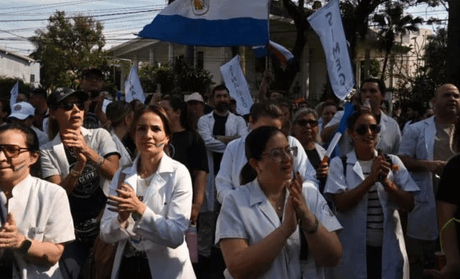 Mesa de crisis en Salud termina sin acuerdo con médicos Mesa de crisis en Salud termina sin acuerdo con médicos