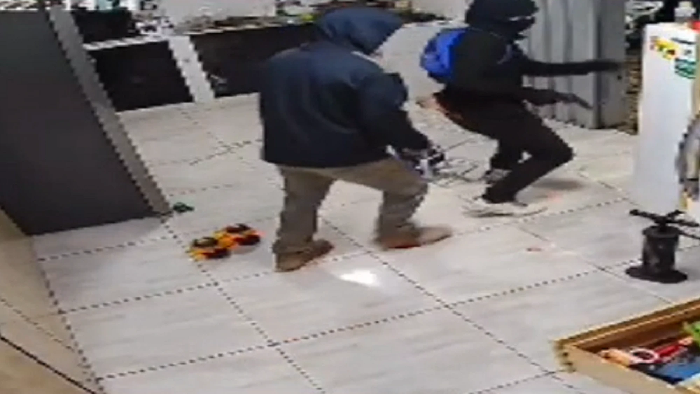 Encapuchados irrumpen en una casa con niños y se llevan objetos de valor en Saltos del Guairá
