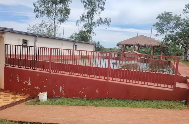 Otro niño fallece tras caer accidentalmente a una pileta de cría de peces Otro niño fallece tras caer accidentalmente a una pileta de cría de peces