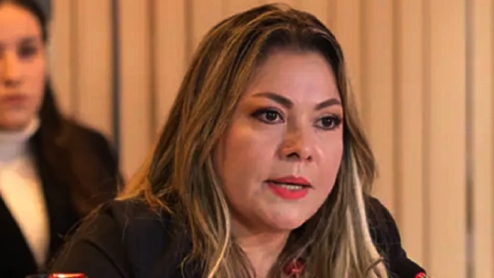 Funcionarias denuncian esquema de Zenaida Delgado por cobro de contratos y nombramientos en el Senado