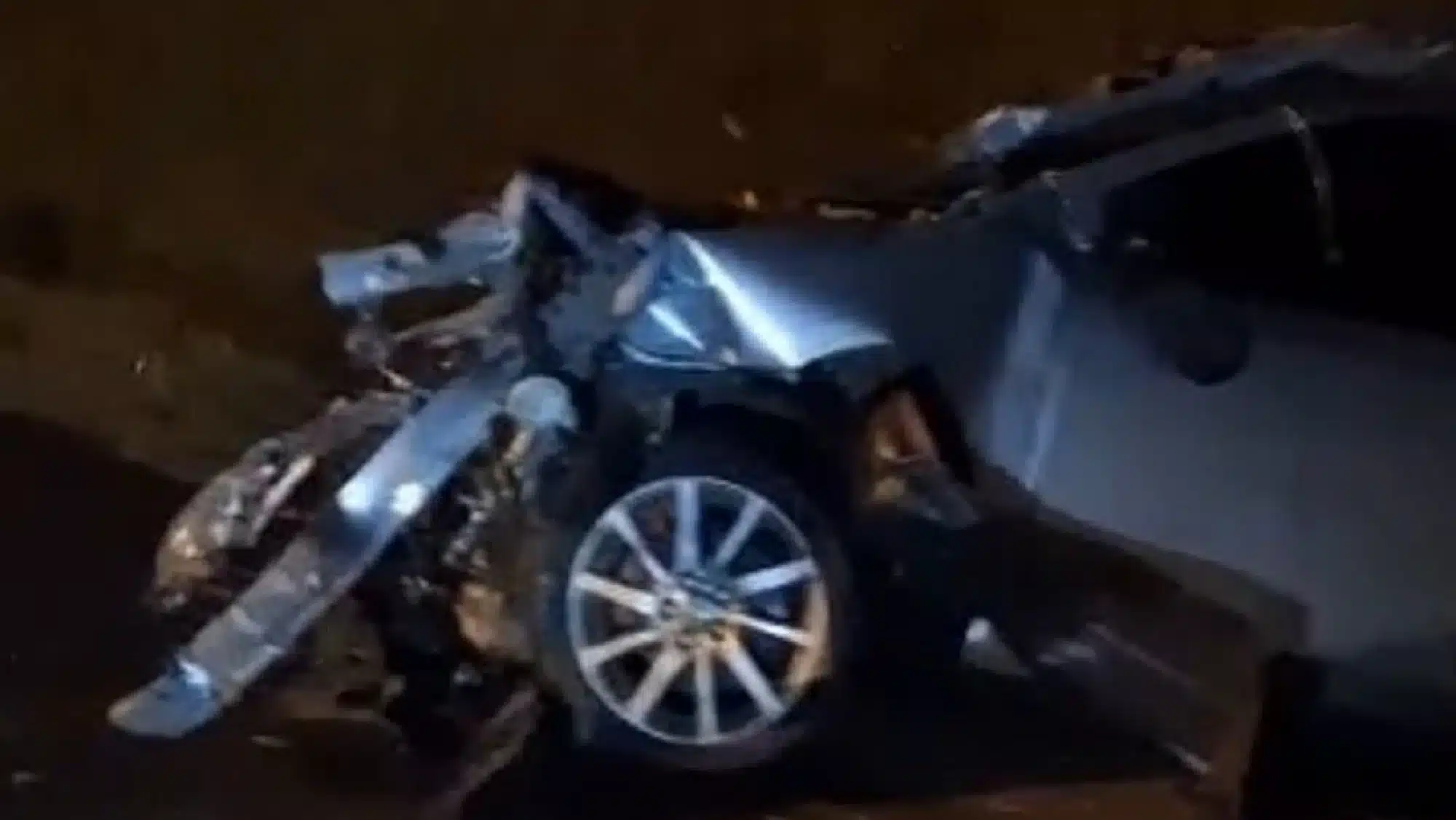 Choque entre un camión y un automóvil deja tres jóvenes heridos en San Estanislao