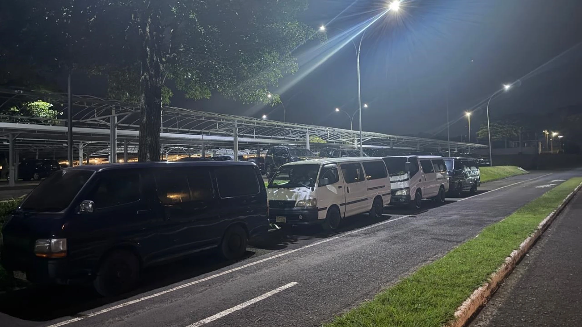 Caen 11 paraguayos al intentar cruzar pollos y huevos de presunto contrabando por el río Paraná