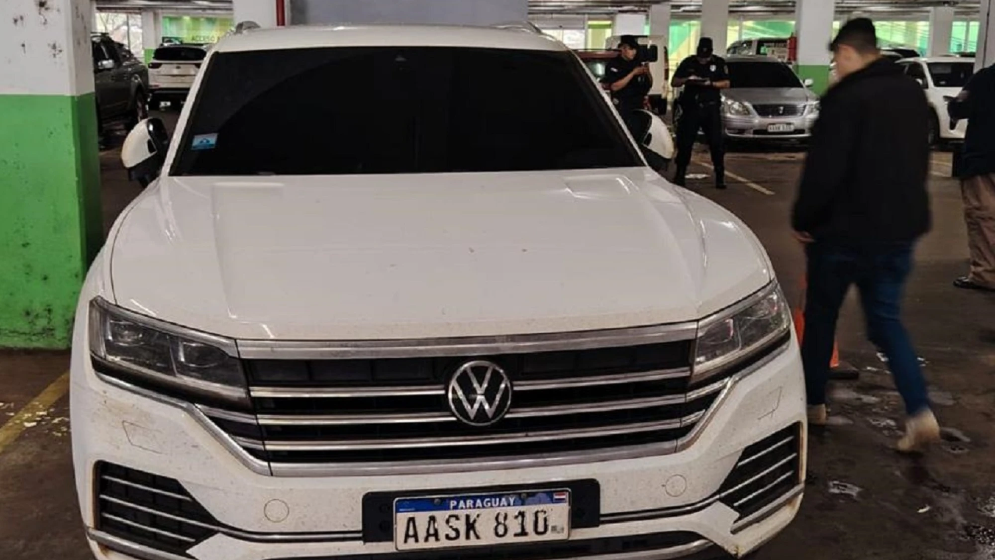 Atacan a balazos la camioneta de un empresario en Ciudad del Este Atacan a balazos la camioneta de un empresario en Ciudad del Este