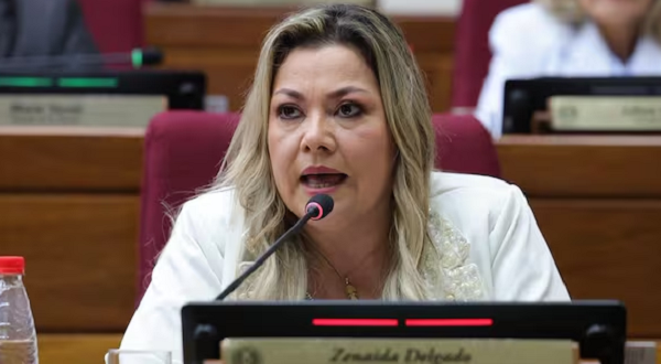 Zenaida pide tiempo y le dan una semana para tratar su pérdida de investidura