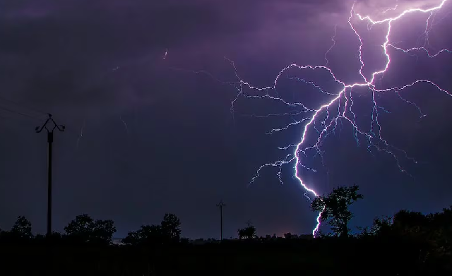 Tres departamentos están en zona de tormentas y posibles granizadas esta tarde Tres departamentos están en zona de tormentas y posibles granizadas esta tarde