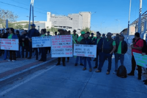 Docentes marchan contra sobrecarga laboral y falta de presupuesto